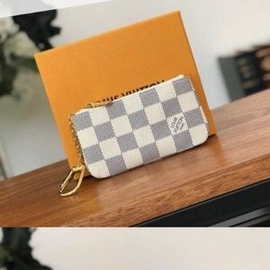 LV pouch Damier Azur